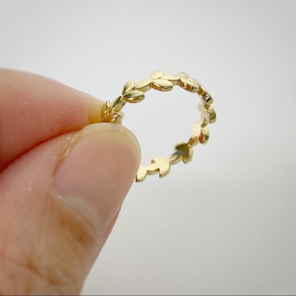 Eternal Vine Leaf Gold Tone Ring Size 6 - Picture 3 of 4